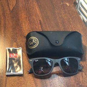 Ray-Ban RB4195 Wayfarer Liteforce Matte Gray